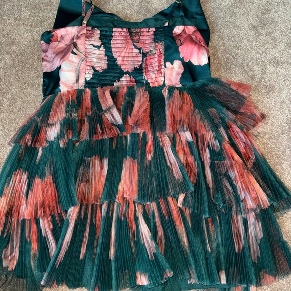 Beautiful bow dress! - Picture 5 of 7